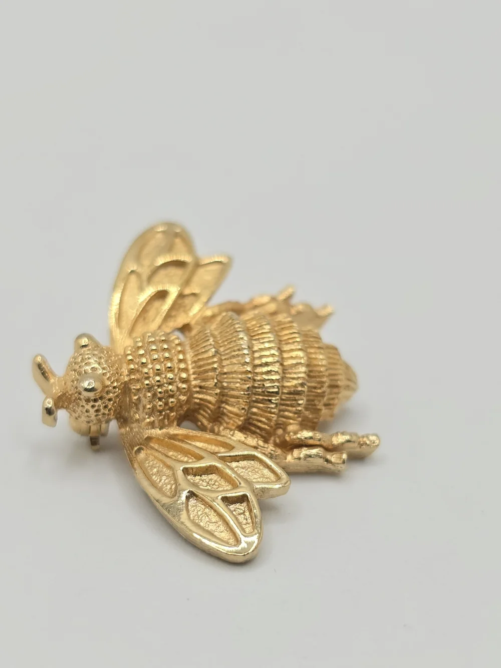 Vintage Bee Brooch Avon Gold Tone Textured Insect Pin 1.25